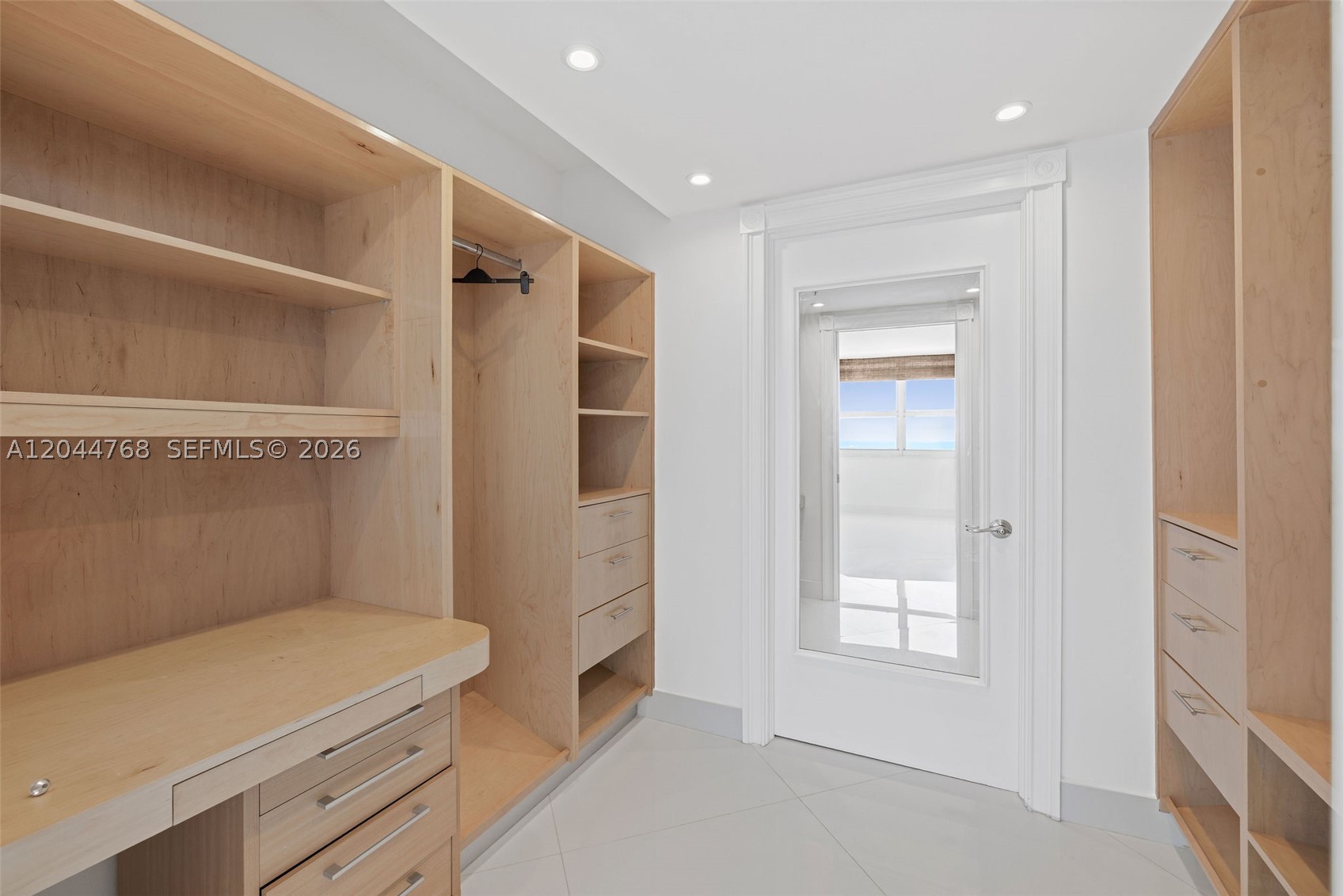 THE FLORIDIAN CONDO - Residential Lease