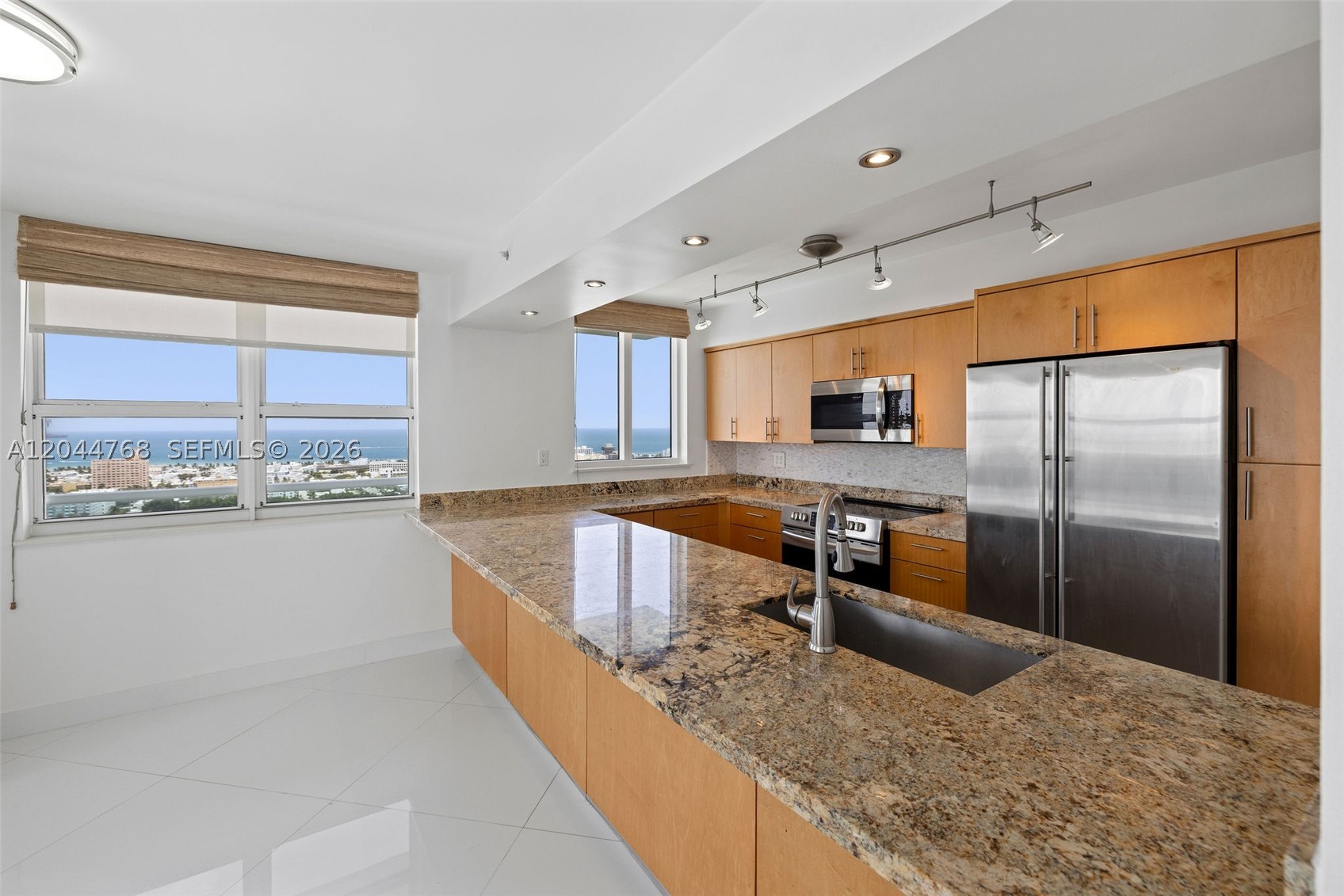 THE FLORIDIAN CONDO - Residential Lease