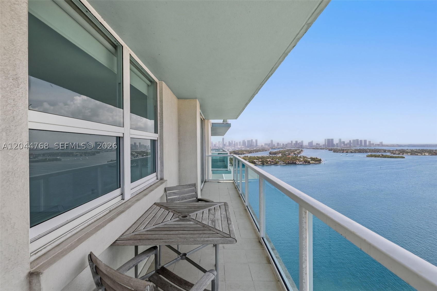 THE FLORIDIAN CONDO - Residential Lease