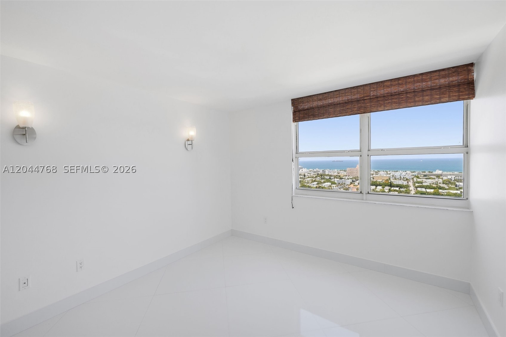 THE FLORIDIAN CONDO - Residential Lease