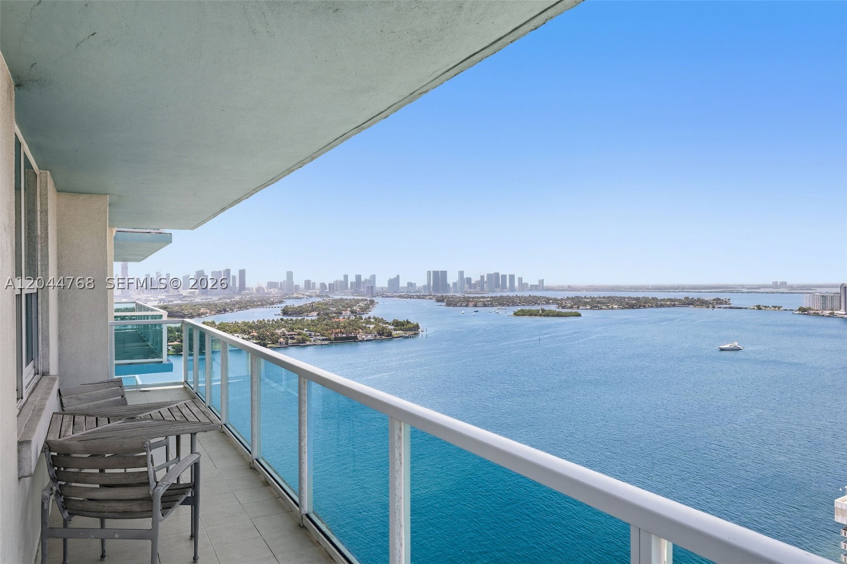 THE FLORIDIAN CONDO - Residential Lease