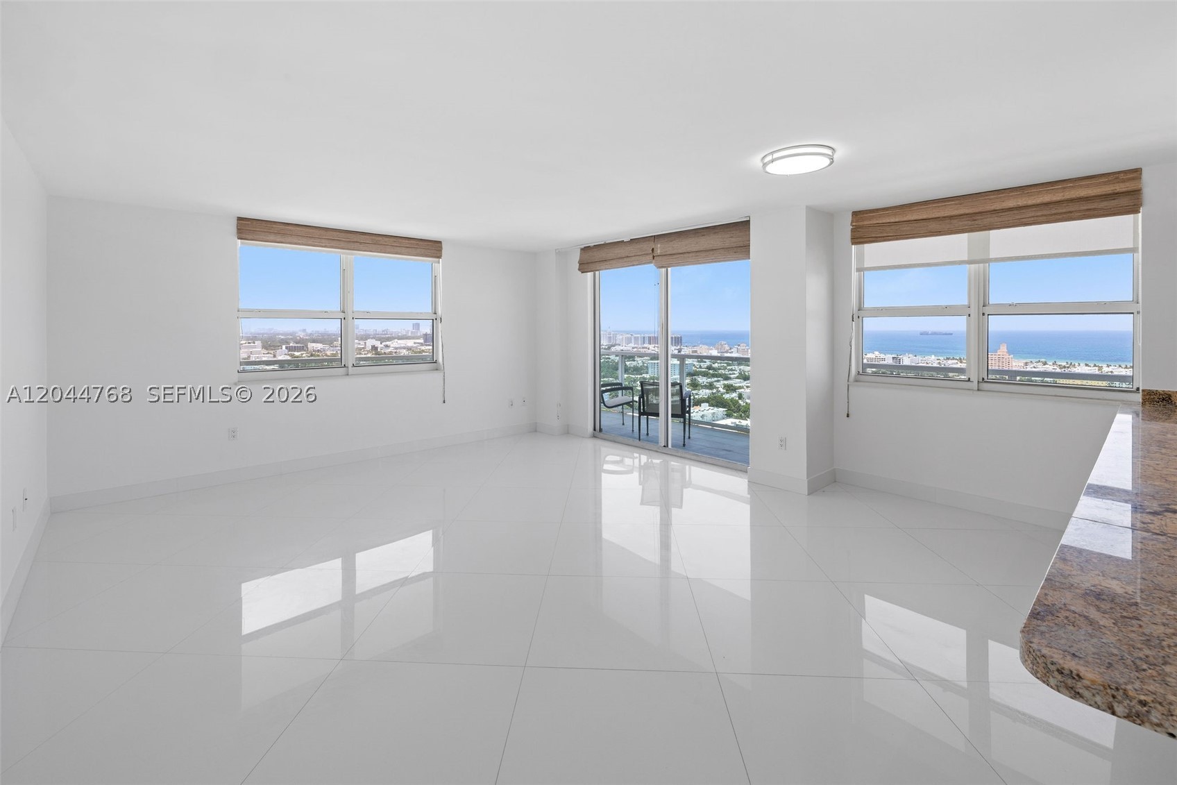 THE FLORIDIAN CONDO - Residential Lease