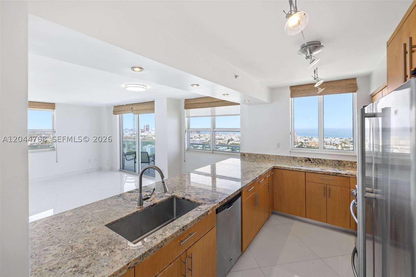 THE FLORIDIAN CONDO - Residential Lease