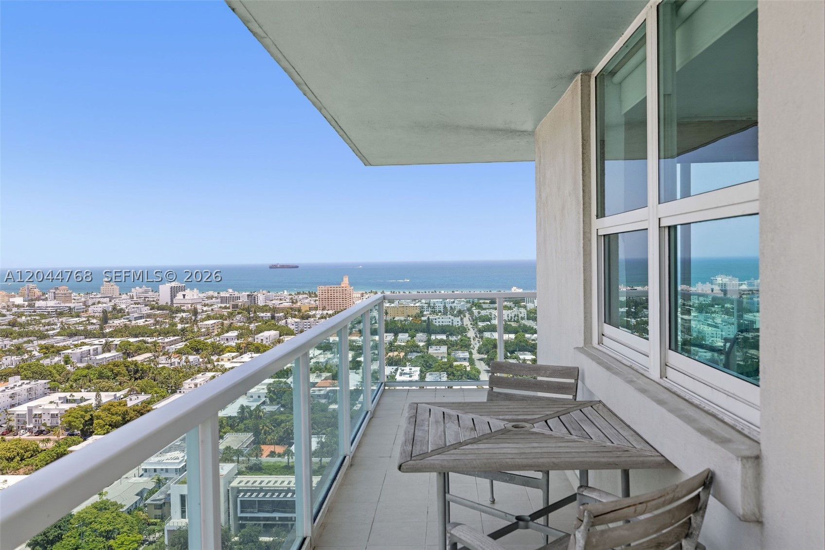 THE FLORIDIAN CONDO - Residential Lease