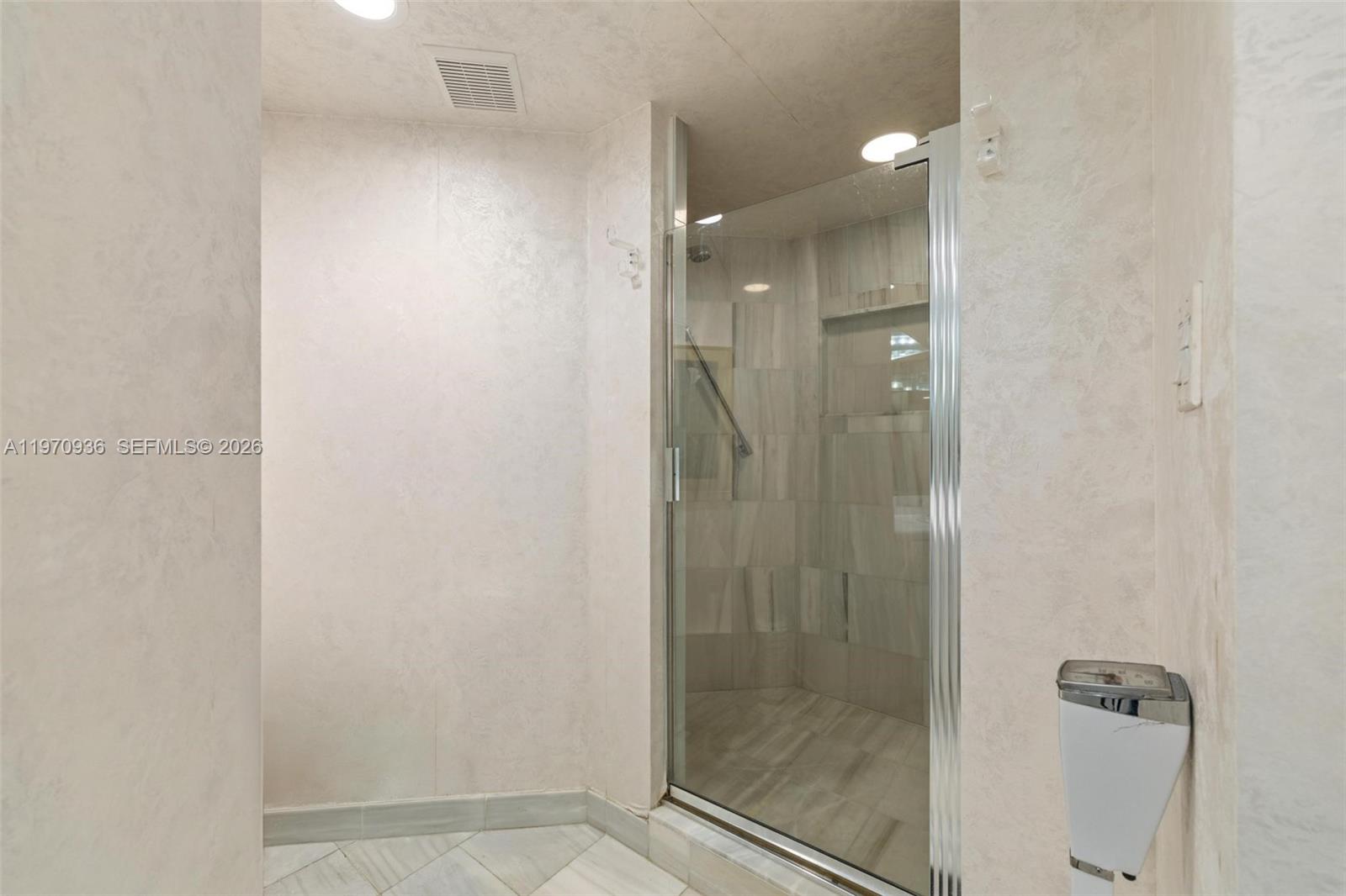 OCEANIA I CONDO - Residential