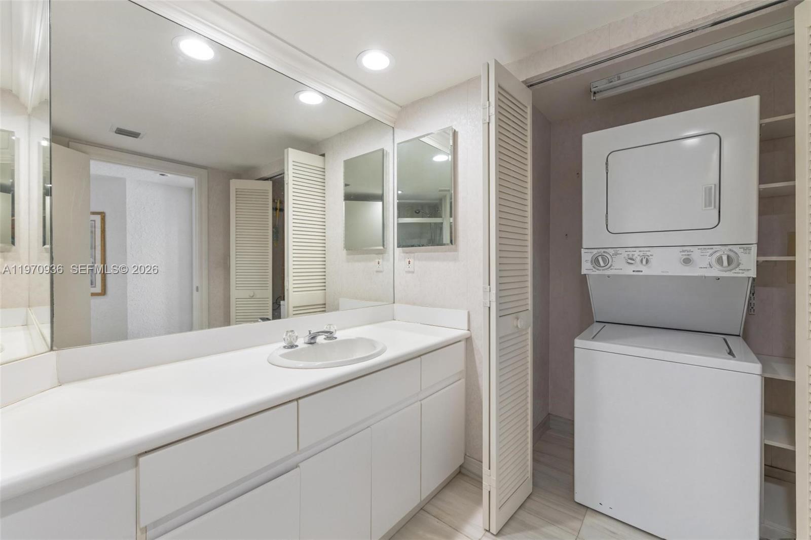 OCEANIA I CONDO - Residential