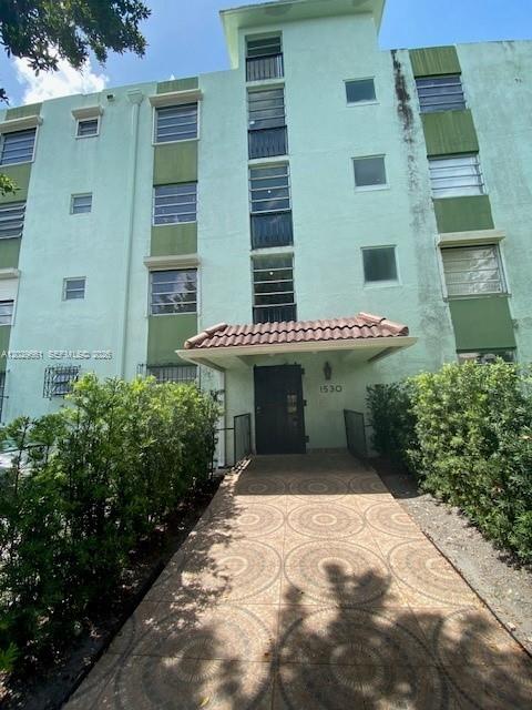 Beautiful and practical, central location 2-bedroom, 1-bath apartment recently remodeled in the heart of Little Havana/ west Brickell. Walking distance to some of Miami’s best public schools, hospitals, and universities. Direct access to public transportation. Laundry on the same floor. Secure building with controlled access. Ground-floor unit for added convenience. Nice open kitchen to the family room. Pet allowed. Perfect unit for a small family. Garage at the door, feels like a home.
