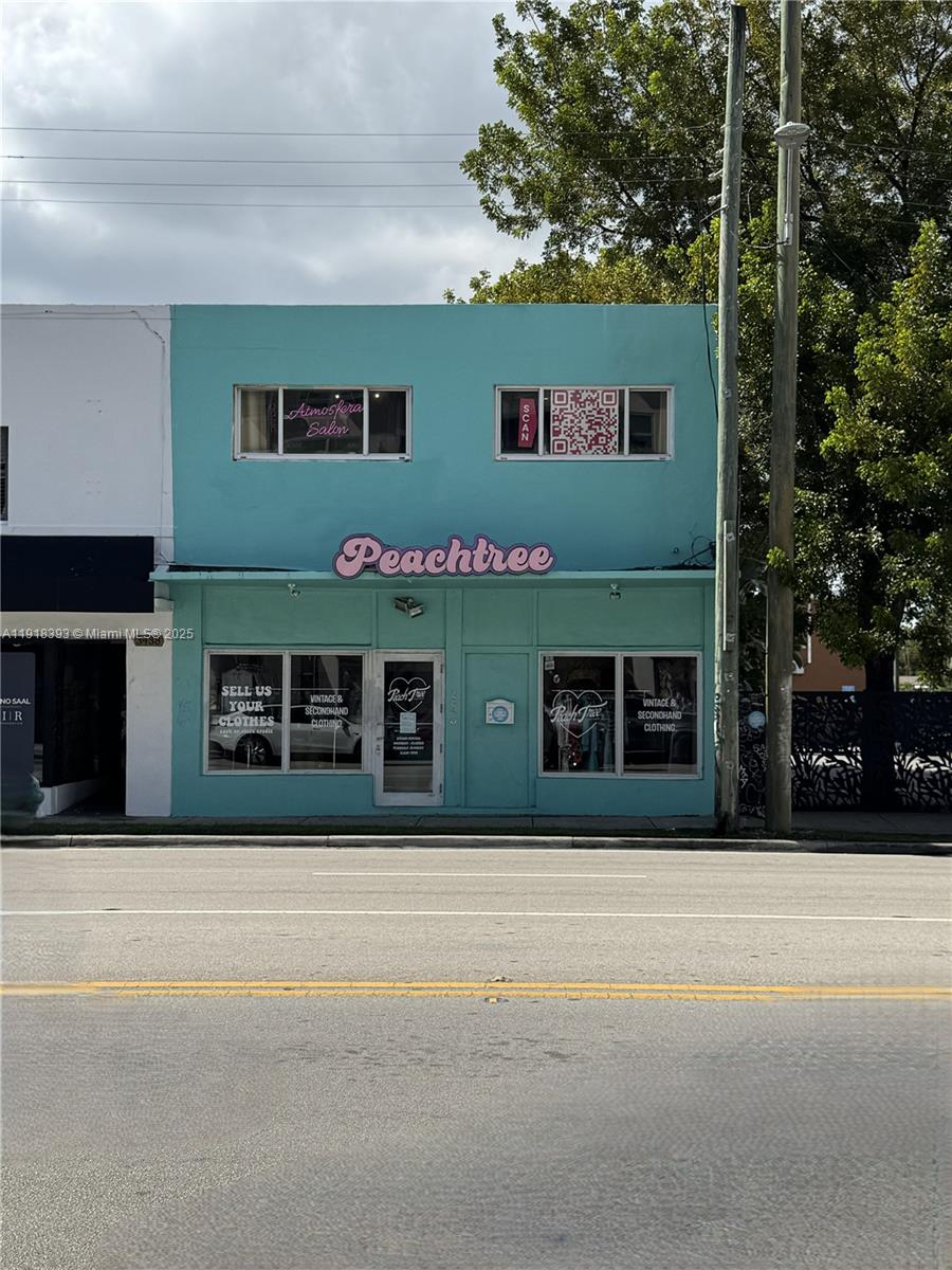 Position your brand in the heart of Midtown Miami. This 1,633 SF retail space offers a strong foundation adaptable to a wide range of concepts—from retail and showroom to creative use. It includes one dedicated parking spot, high street visibility, and consistent pedestrian and vehicle traffic. Surrounded by established businesses and a vibrant residential community, it’s an ideal opportunity to elevate your presence in one of Miami’s most dynamic neighborhoods. Available June 2026.