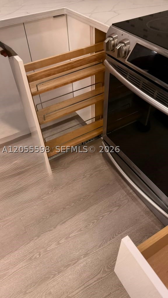 FLORIDA 2001 CONDO PH I - Residential Lease