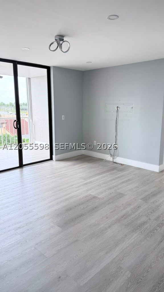 FLORIDA 2001 CONDO PH I - Residential Lease