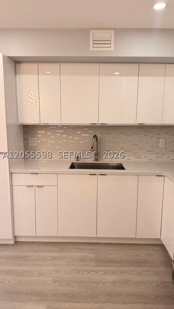 FLORIDA 2001 CONDO PH I - Residential Lease