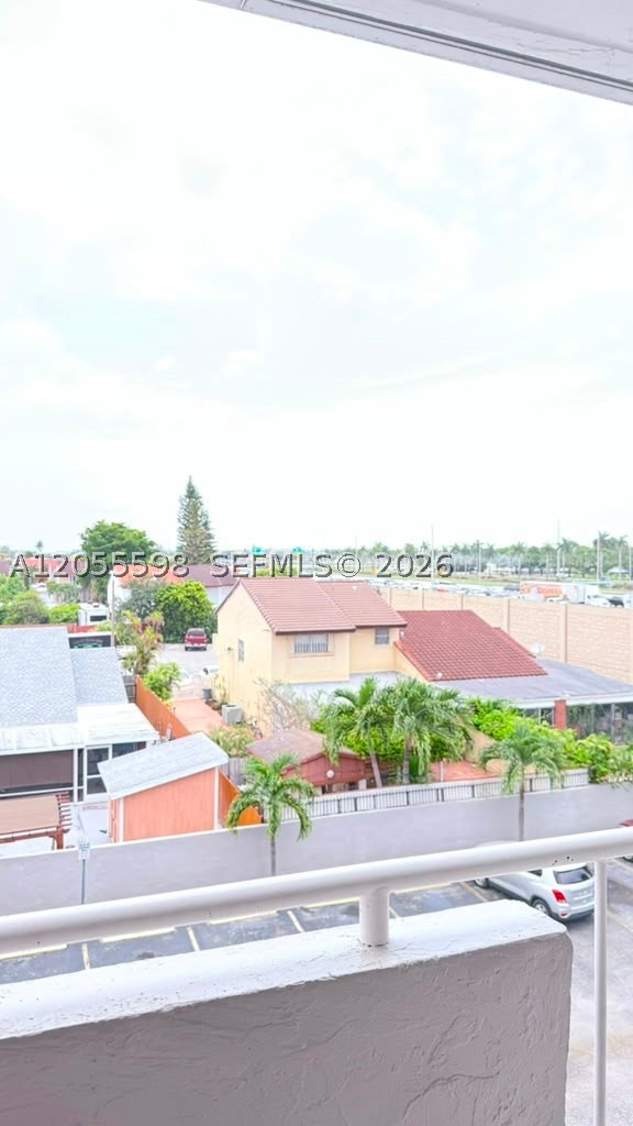 FLORIDA 2001 CONDO PH I - Residential Lease