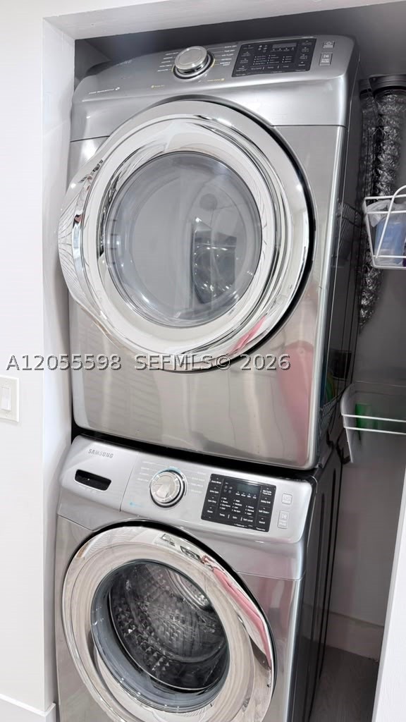 FLORIDA 2001 CONDO PH I - Residential Lease
