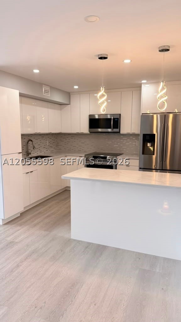 FLORIDA 2001 CONDO PH I - Residential Lease