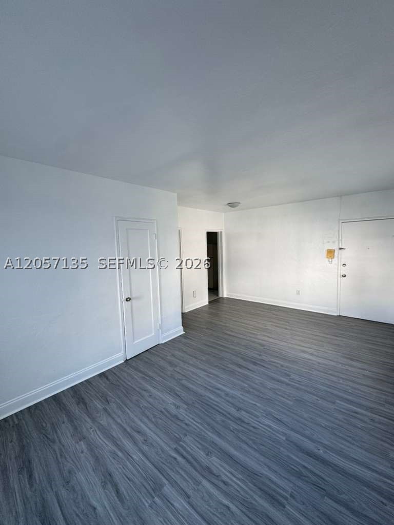 Spacious living room and master bedroom, a broad kitchen and a comfortable bathroom in Miami.