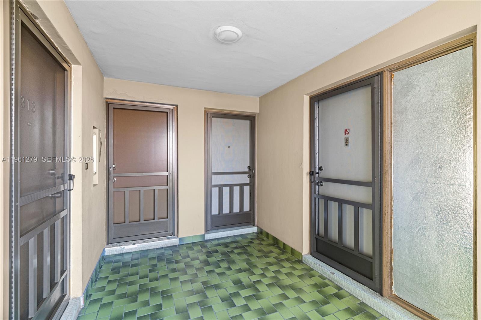 JADE WINDS GROUP BAMBOO G - Residential