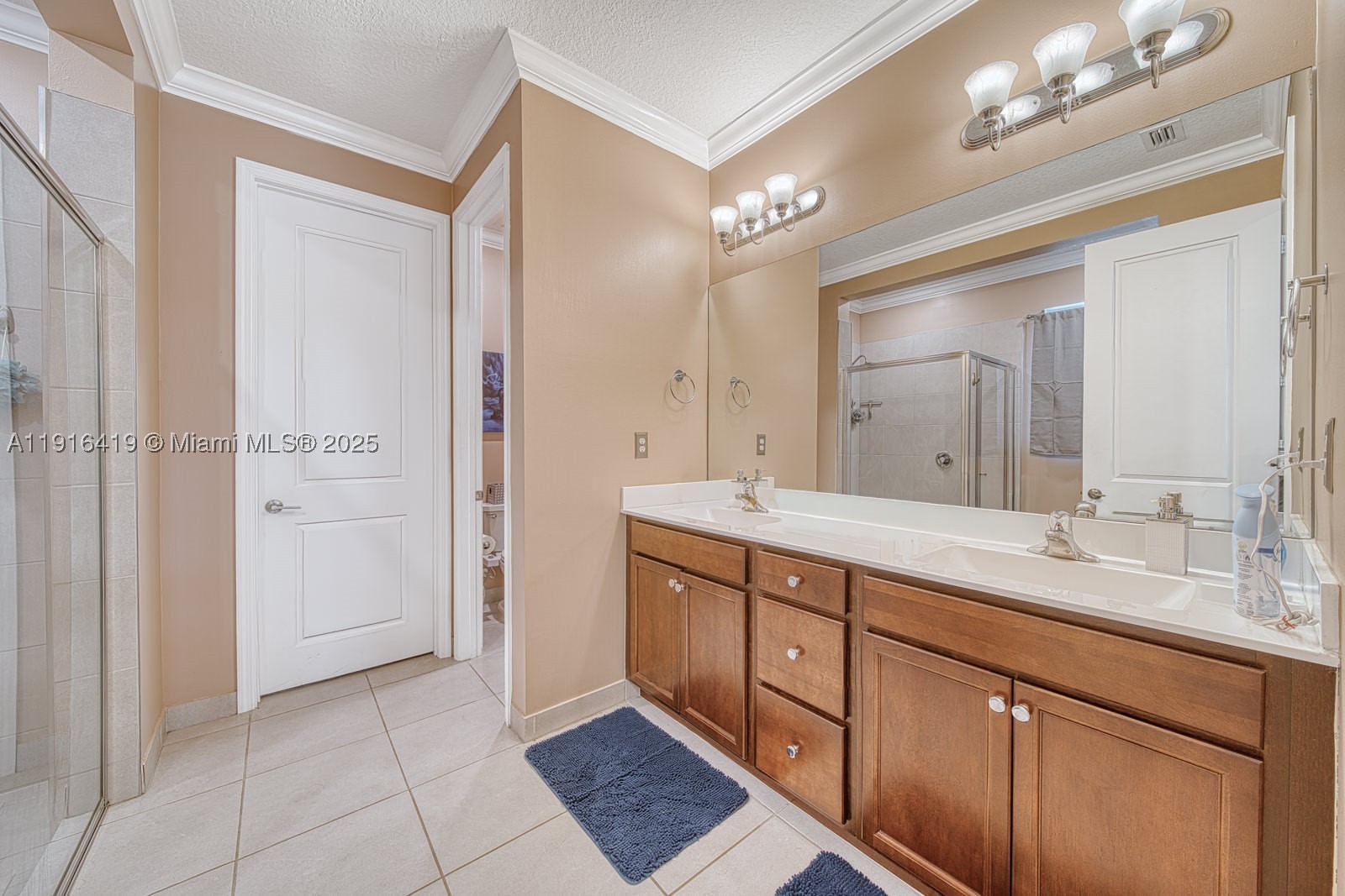 CRYSTAL LAKE 1ST SEC - Residential