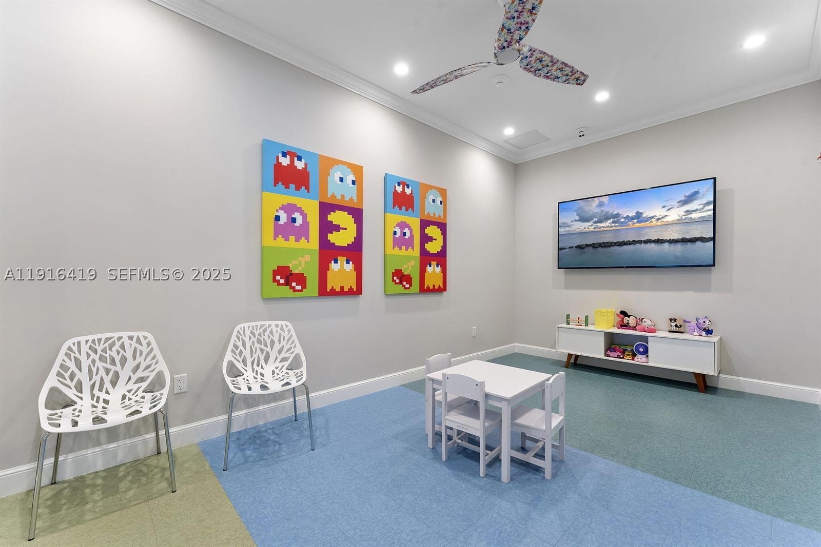 CRYSTAL LAKE 1ST SEC - Residential
