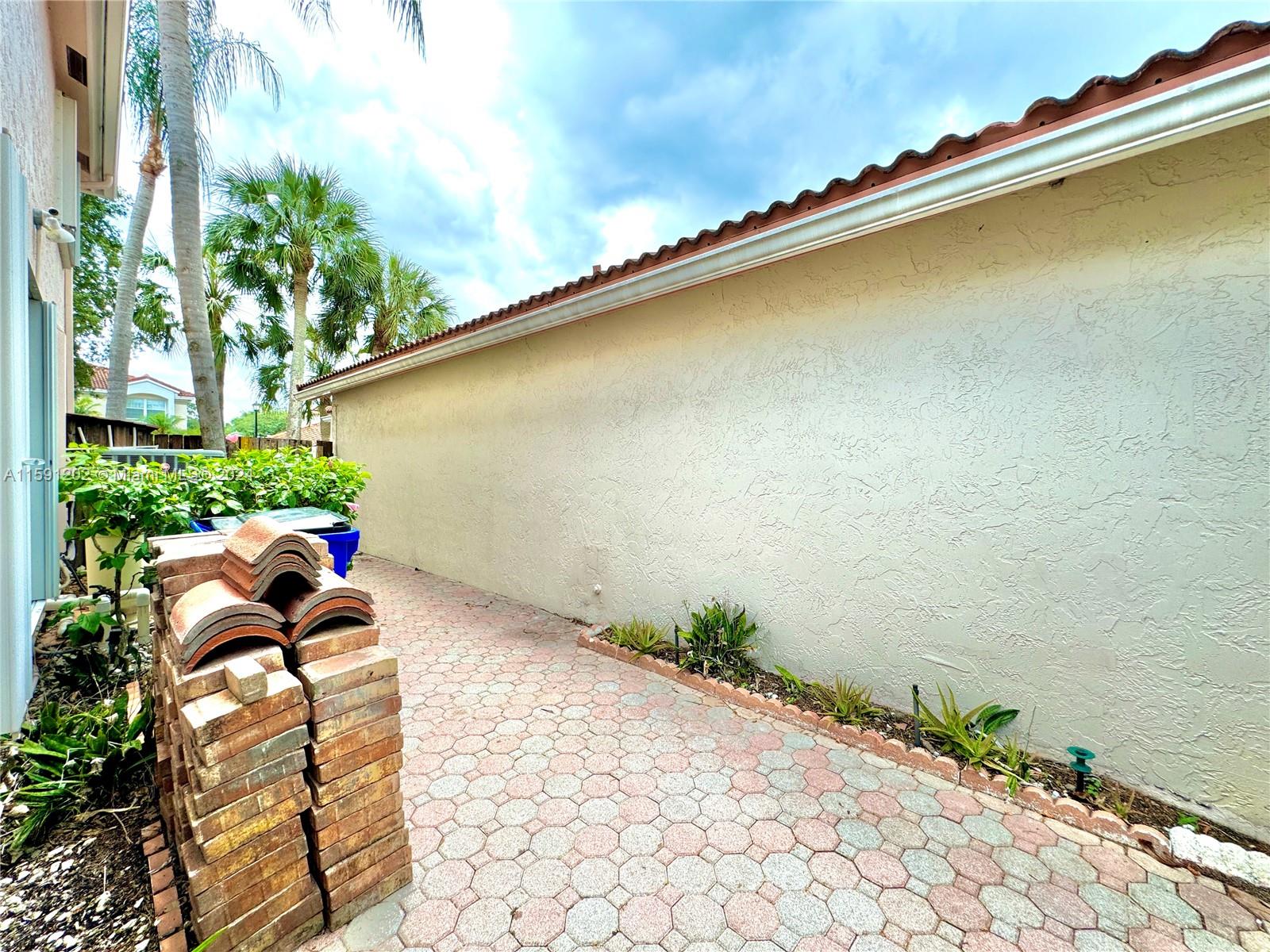 HOLIDAY SPRINGS EAST - Residential