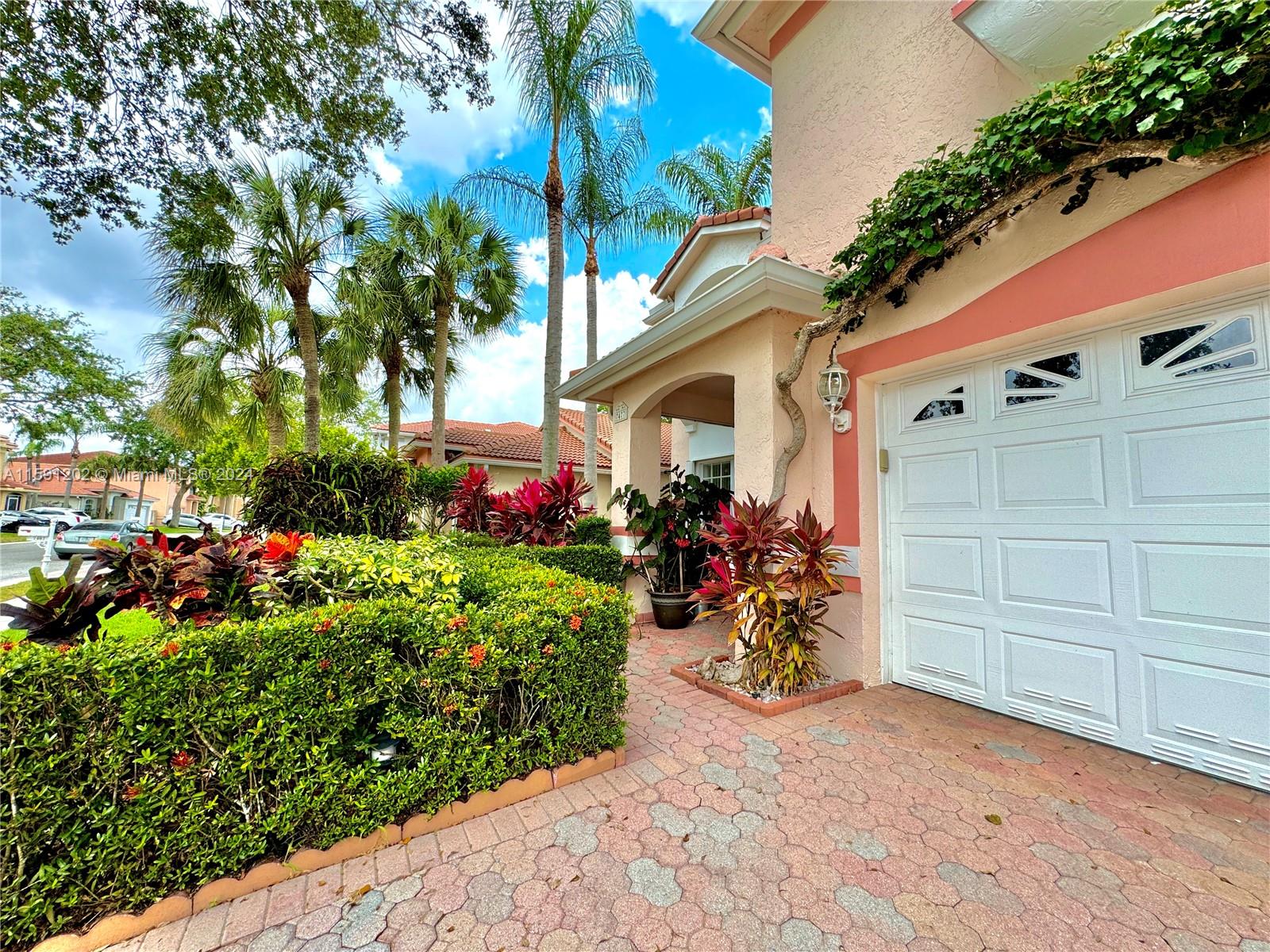 HOLIDAY SPRINGS EAST - Residential