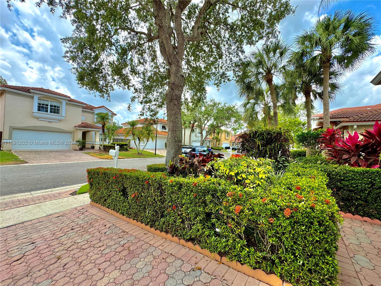 HOLIDAY SPRINGS EAST - Residential