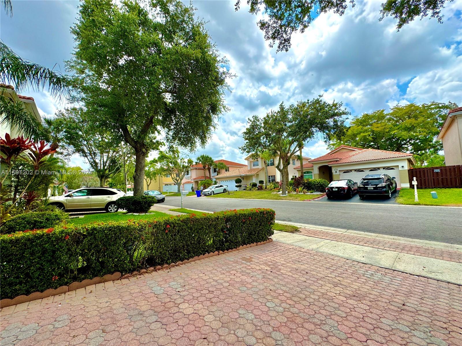 HOLIDAY SPRINGS EAST - Residential