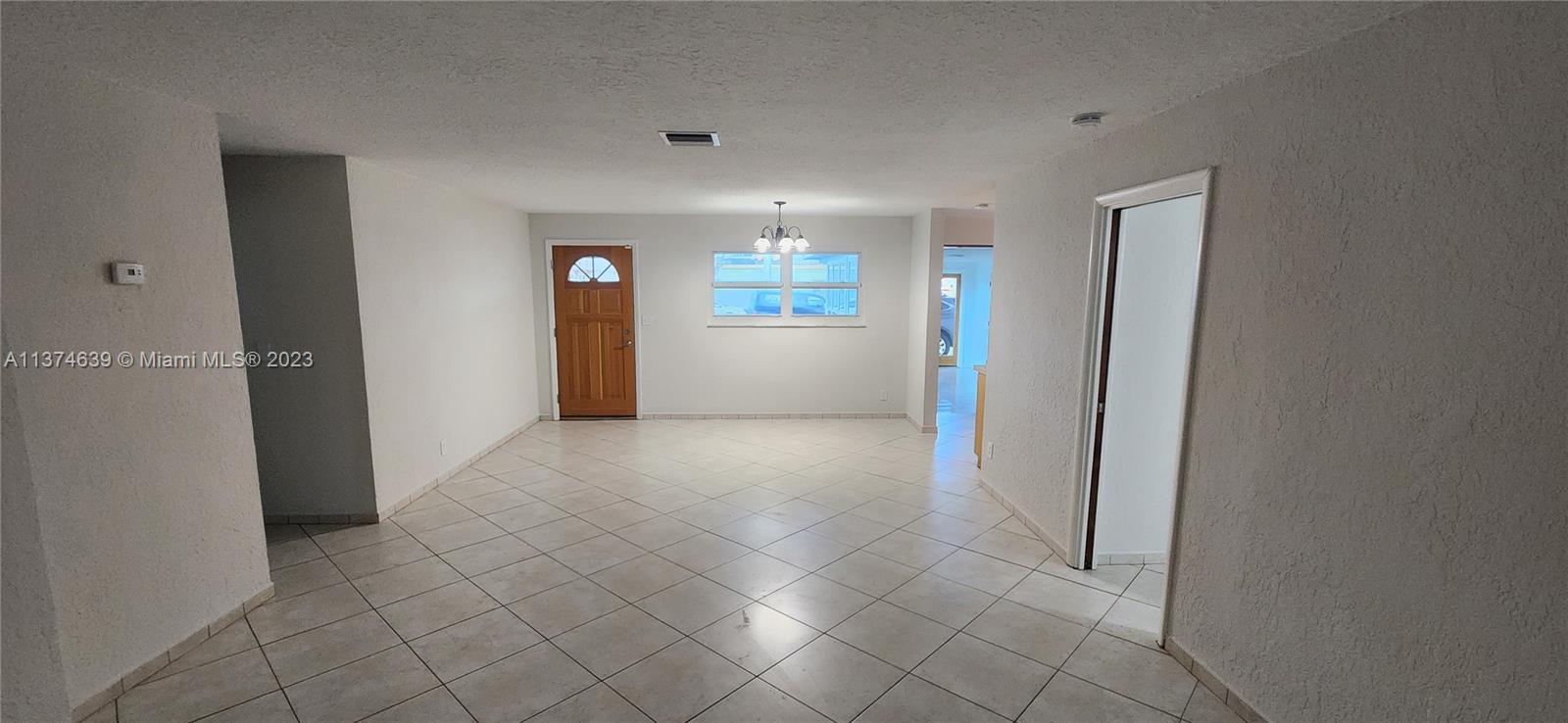 ROYAL PALM VISTA - Residential Lease