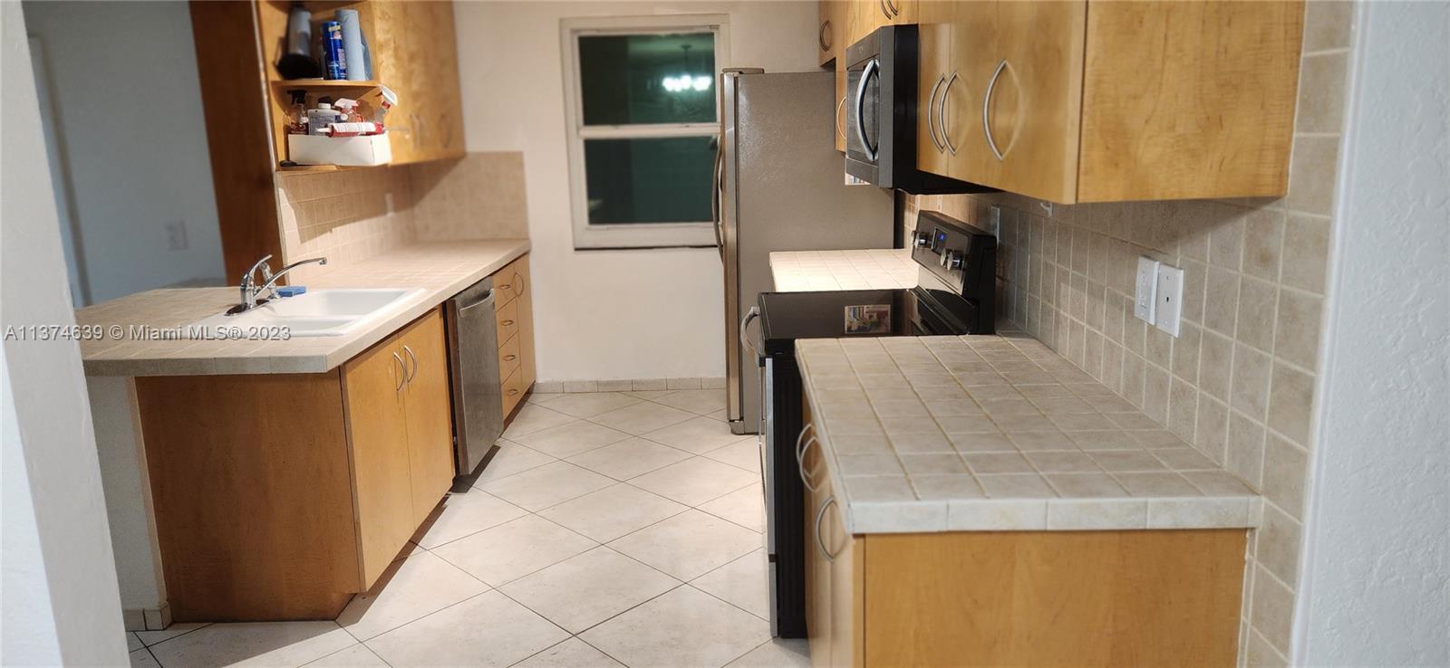 ROYAL PALM VISTA - Residential Lease