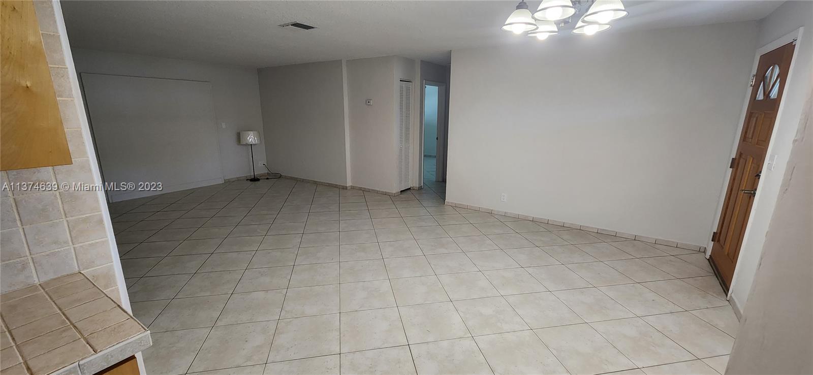 ROYAL PALM VISTA - Residential Lease