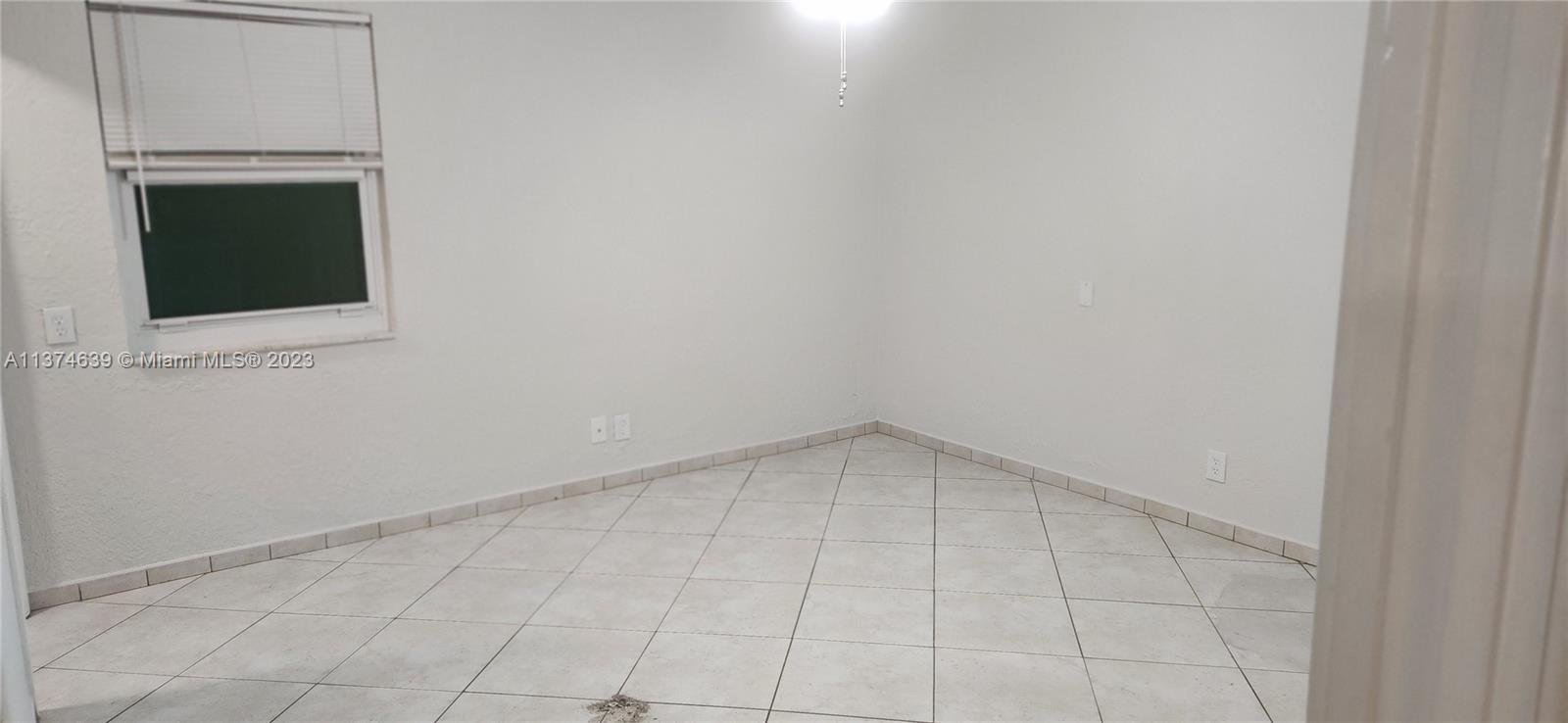 ROYAL PALM VISTA - Residential Lease