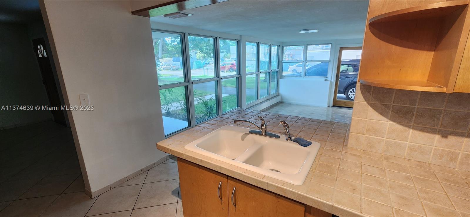 ROYAL PALM VISTA - Residential Lease