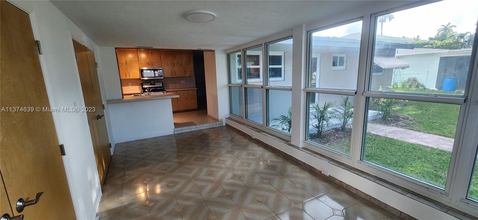 ROYAL PALM VISTA - Residential Lease
