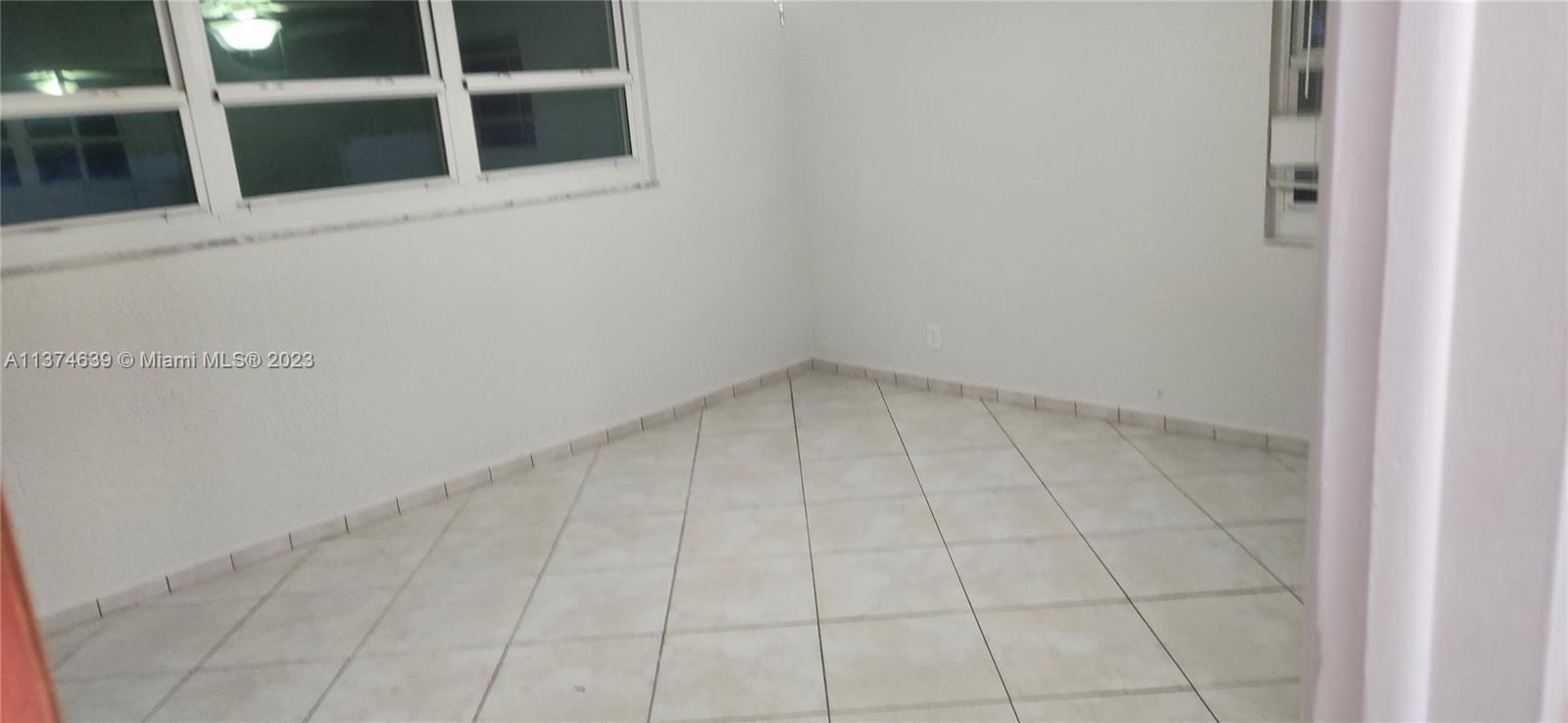 ROYAL PALM VISTA - Residential Lease