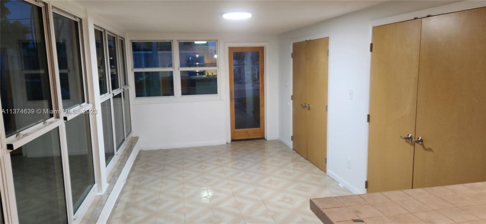 ROYAL PALM VISTA - Residential Lease