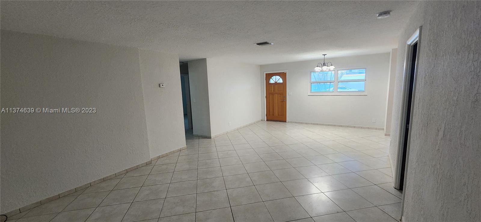 ROYAL PALM VISTA - Residential Lease