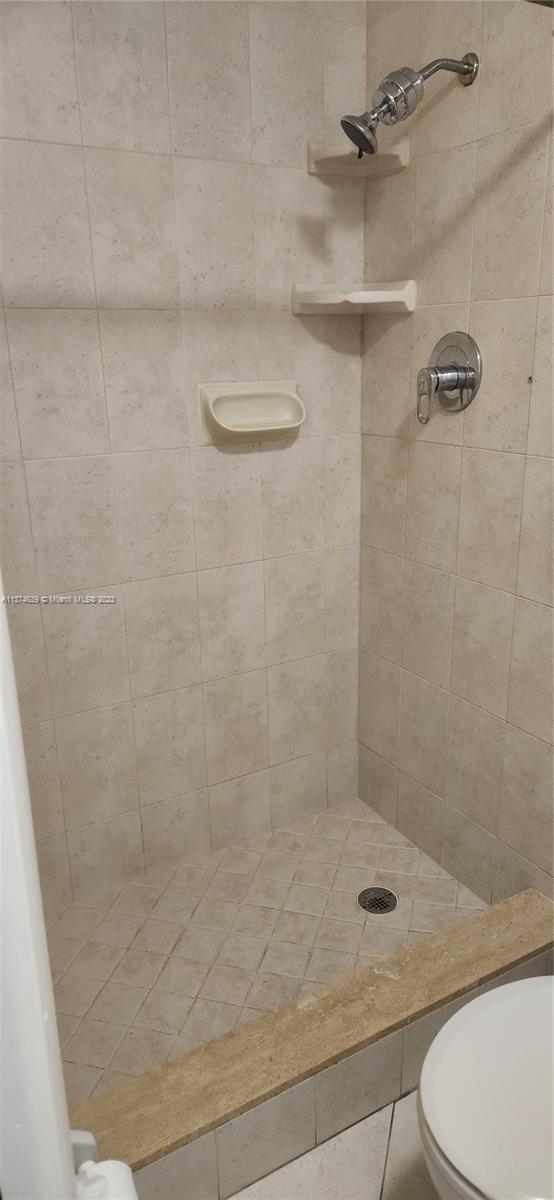 ROYAL PALM VISTA - Residential Lease
