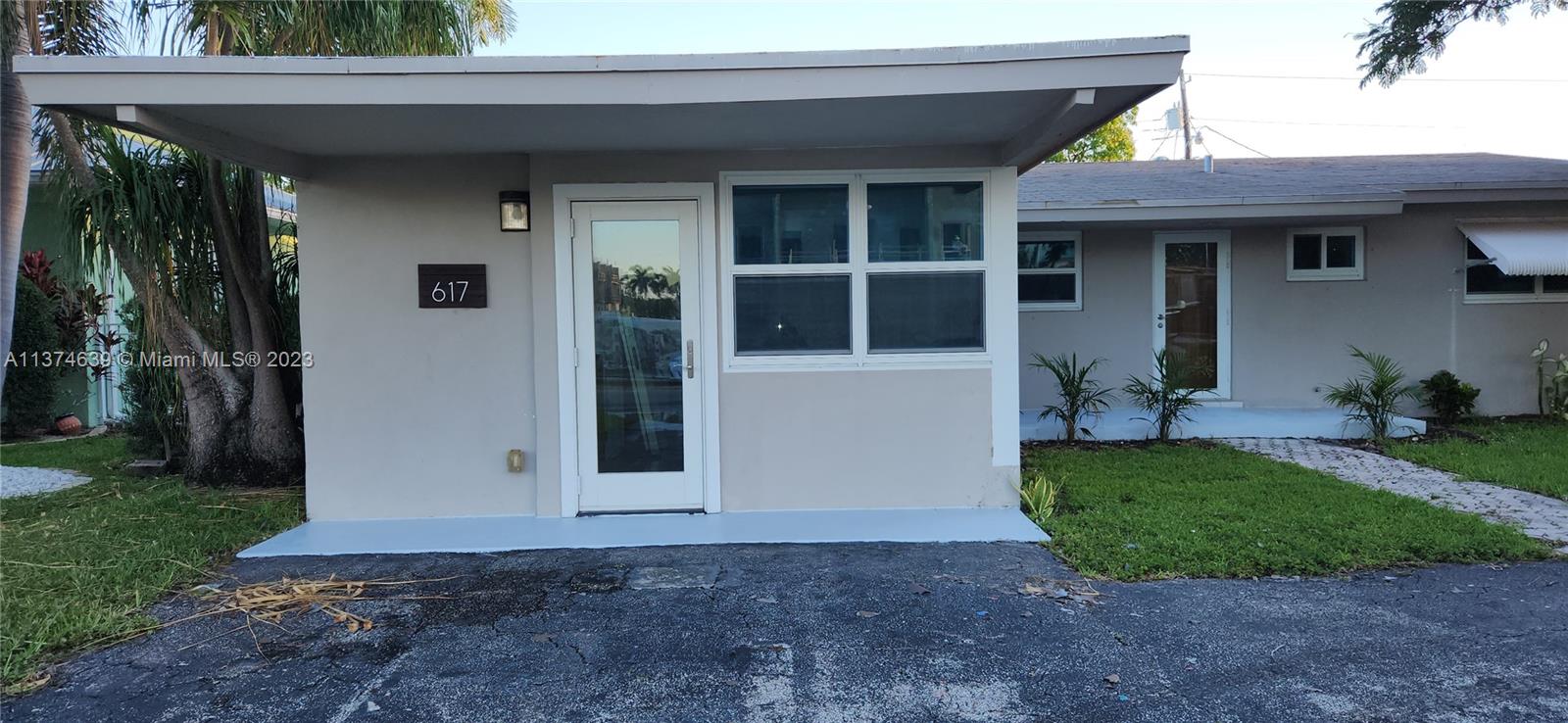 ROYAL PALM VISTA - Residential Lease