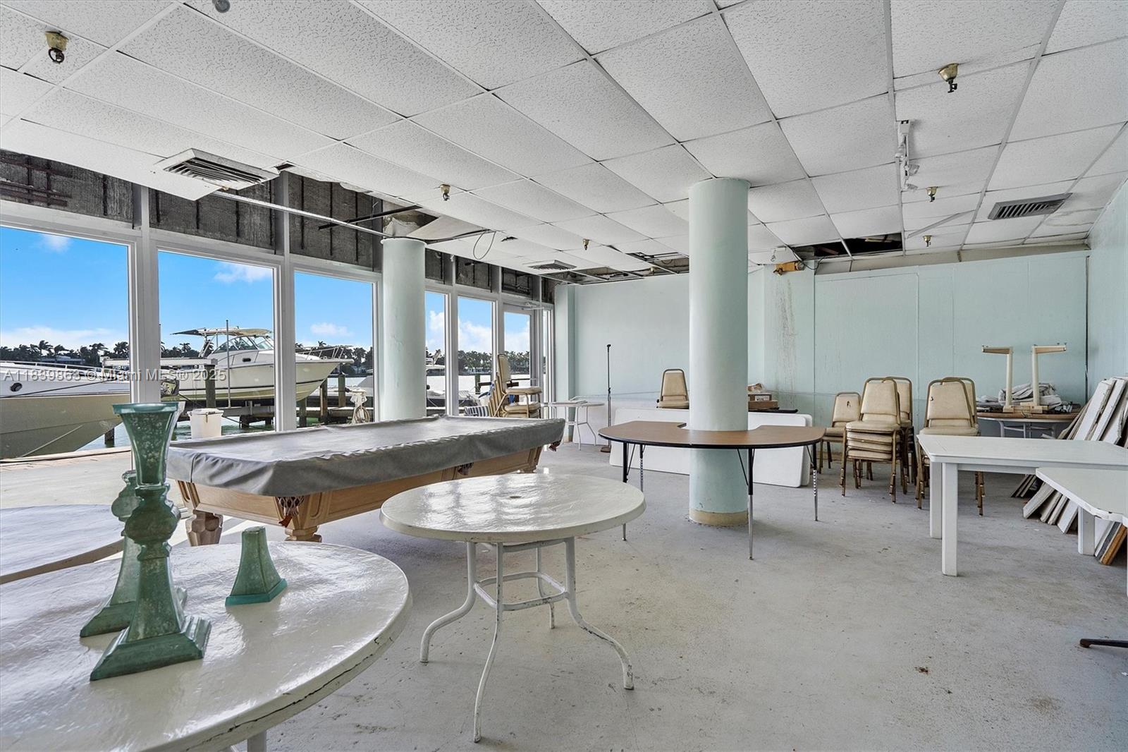 KING COLE CONDO - Residential