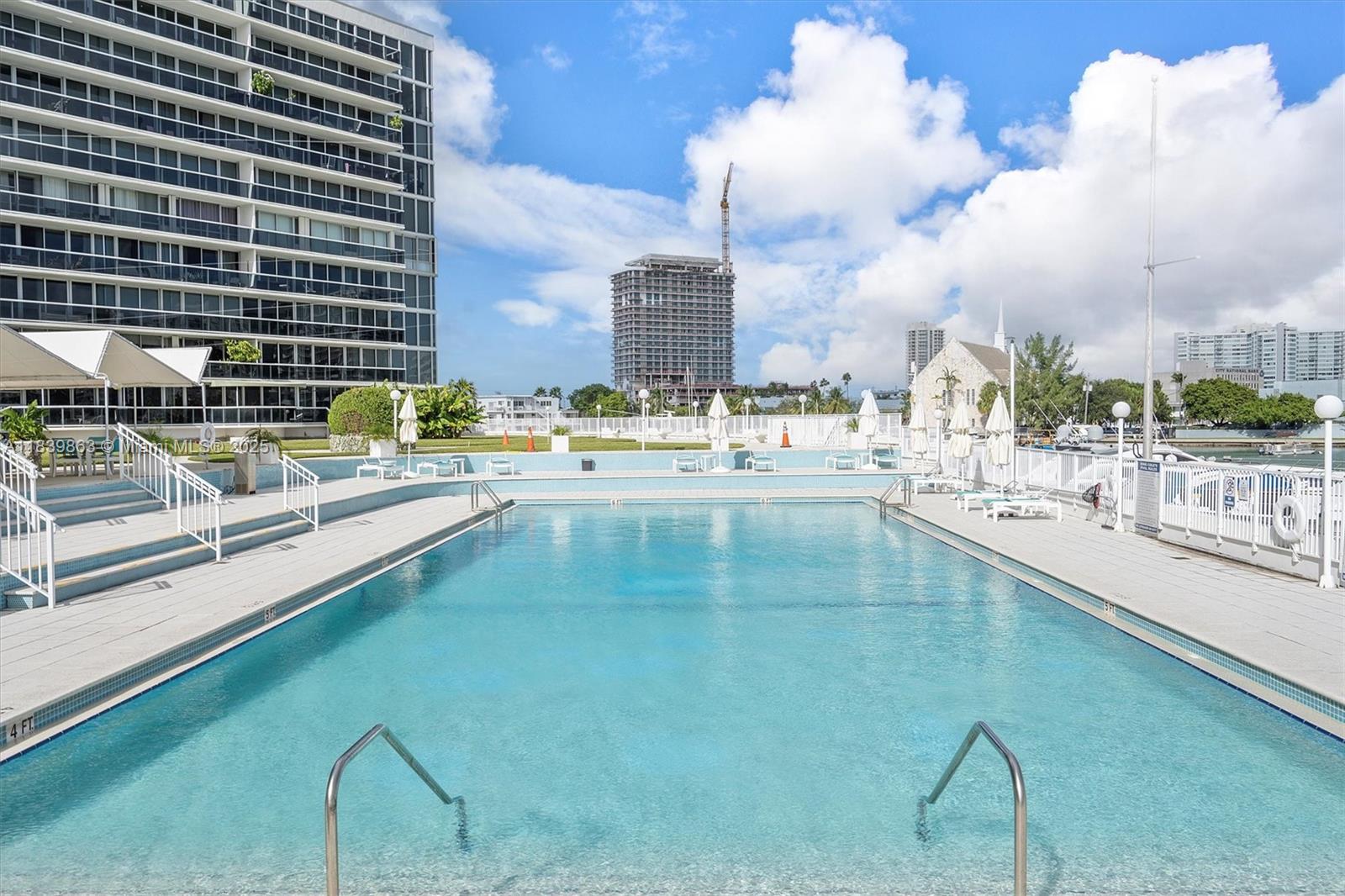 KING COLE CONDO - Residential