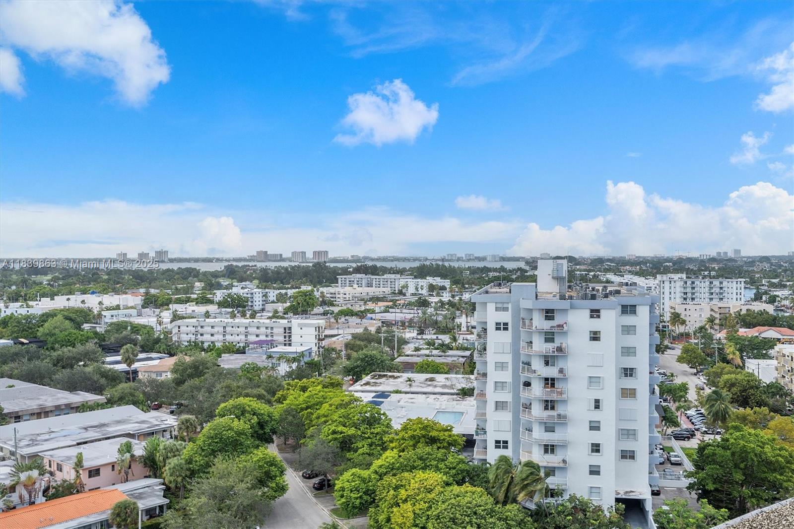 KING COLE CONDO - Residential