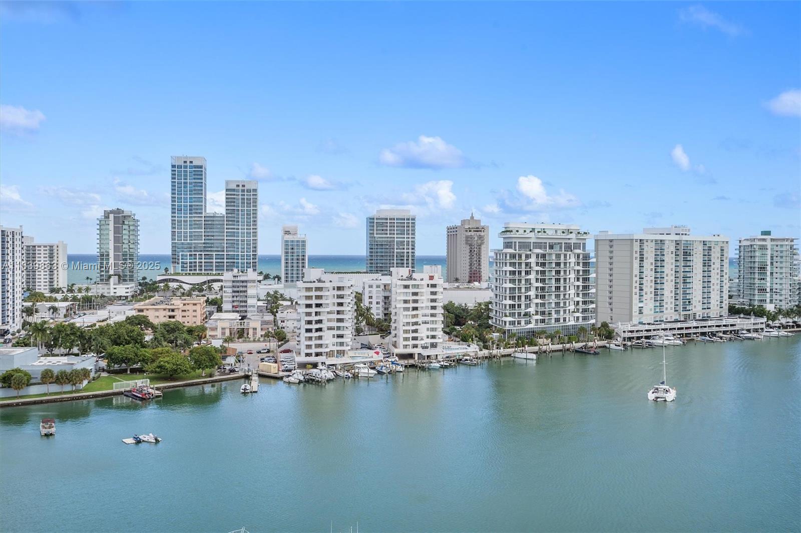 KING COLE CONDO - Residential