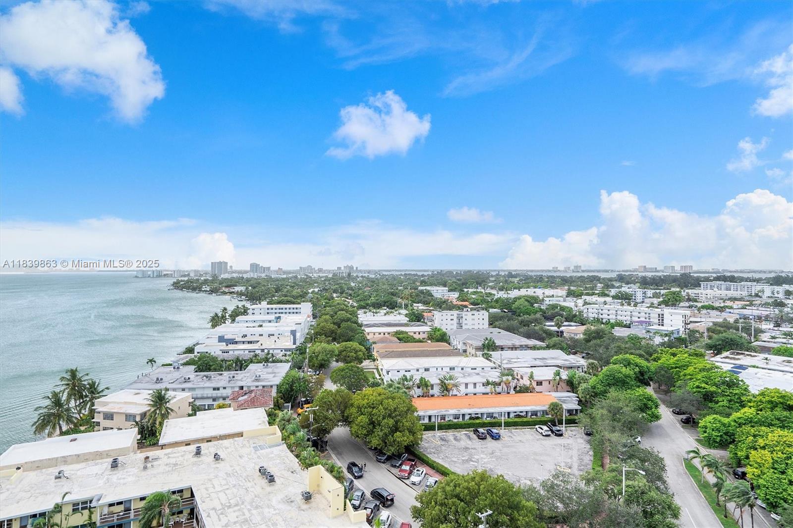 KING COLE CONDO - Residential