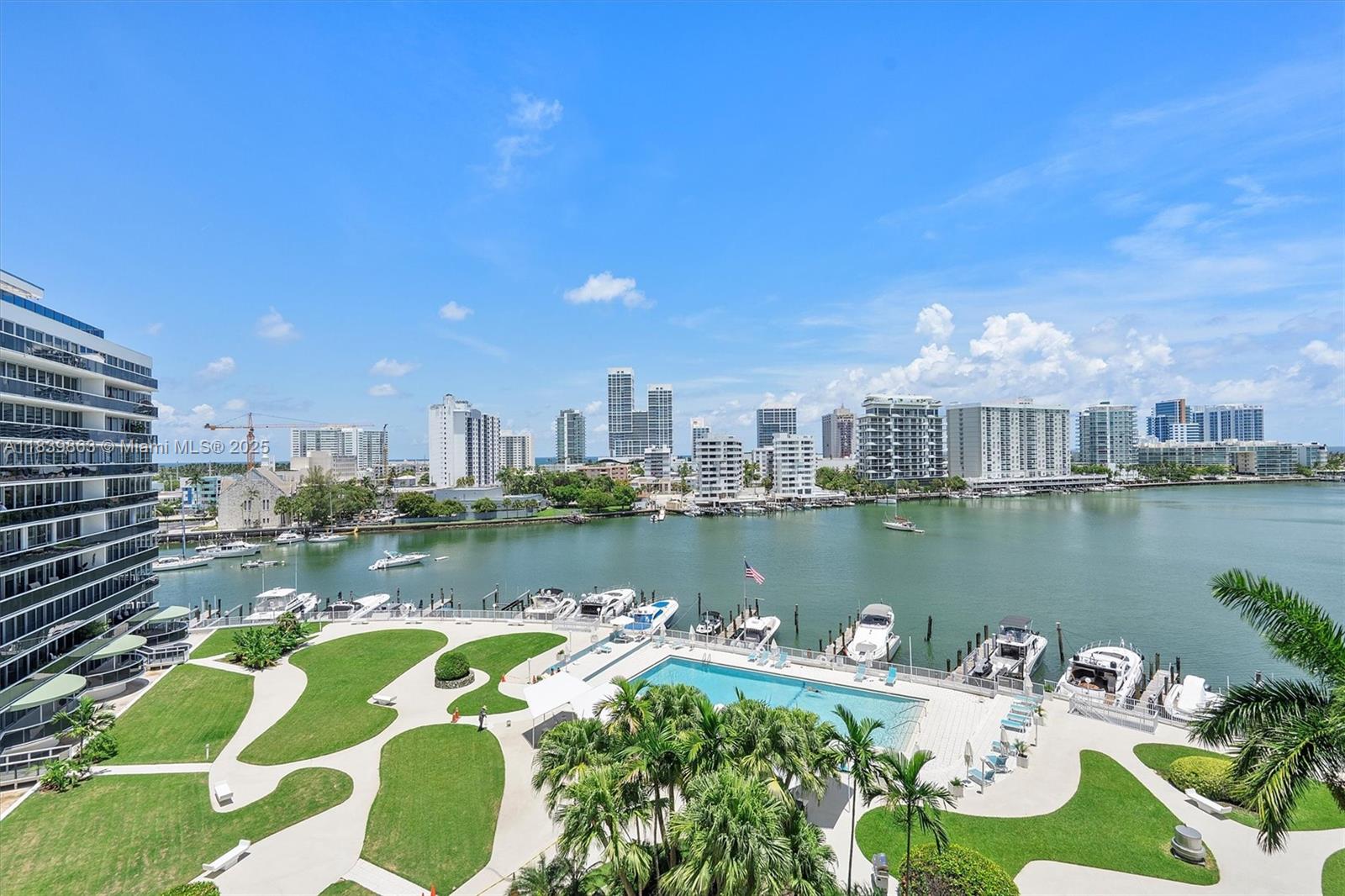 KING COLE CONDO - Residential