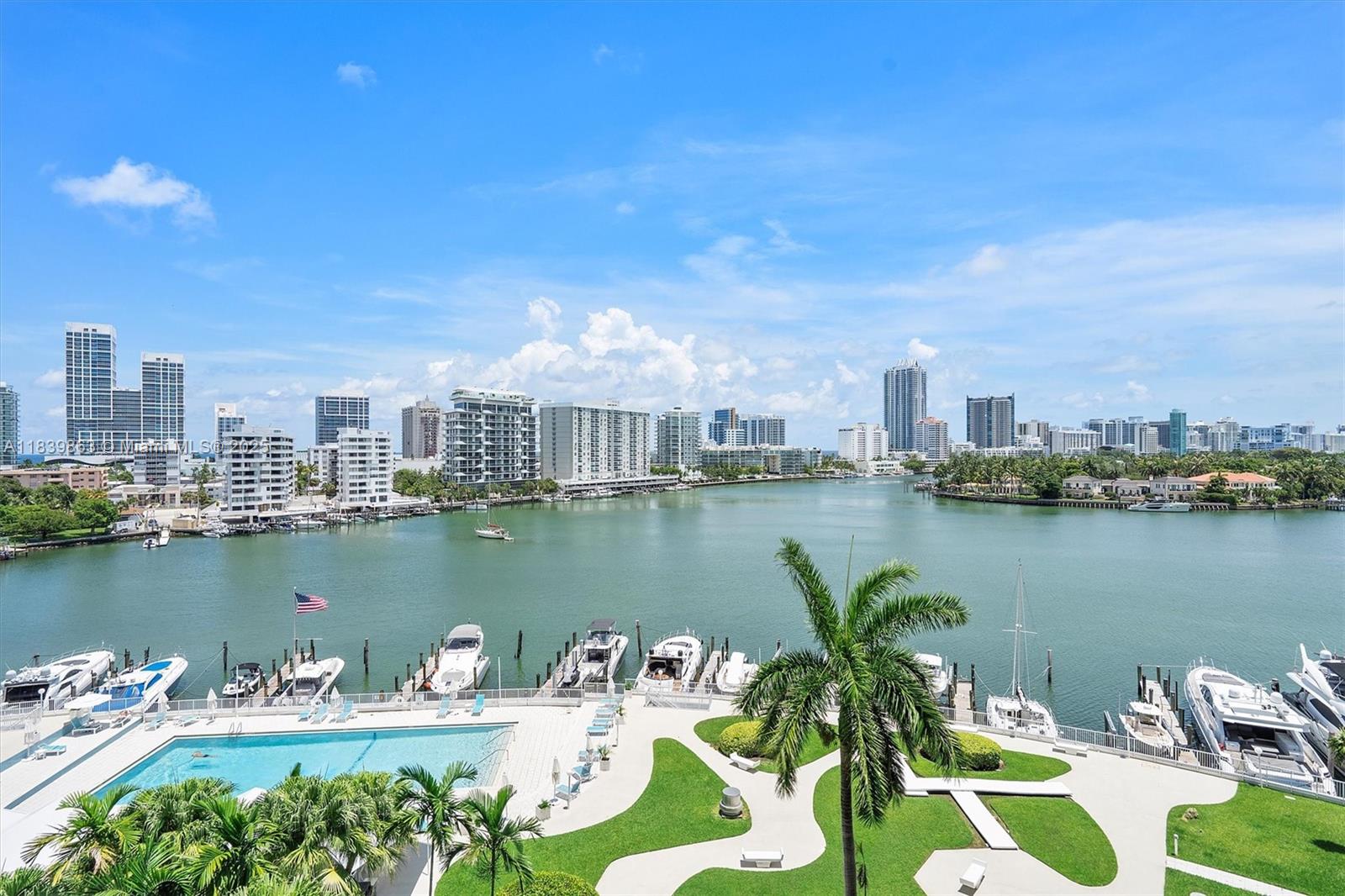 KING COLE CONDO - Residential