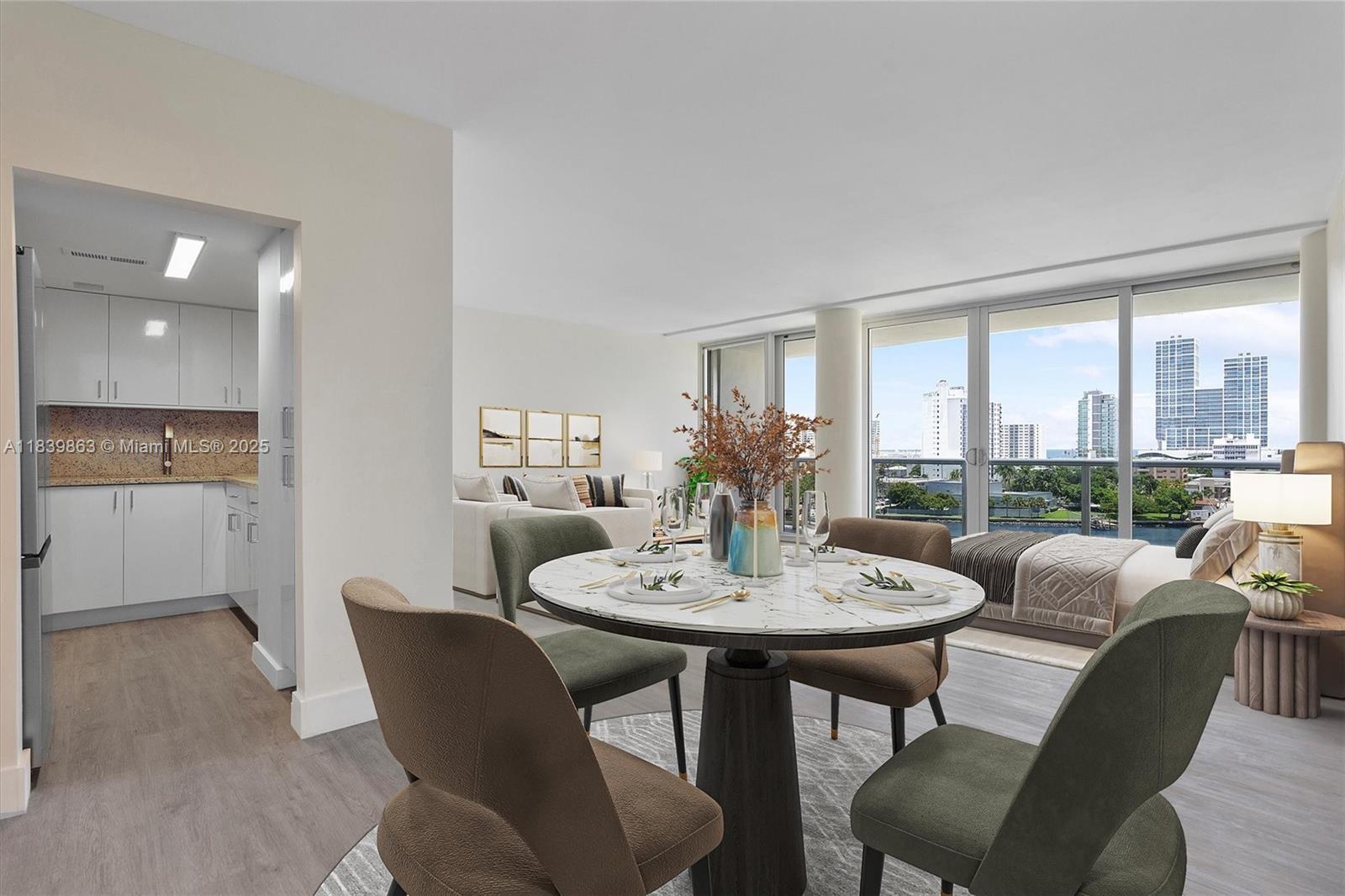 KING COLE CONDO - Residential