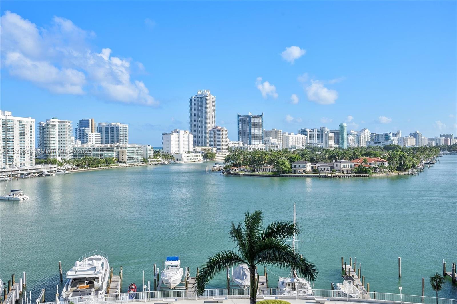 KING COLE CONDO - Residential