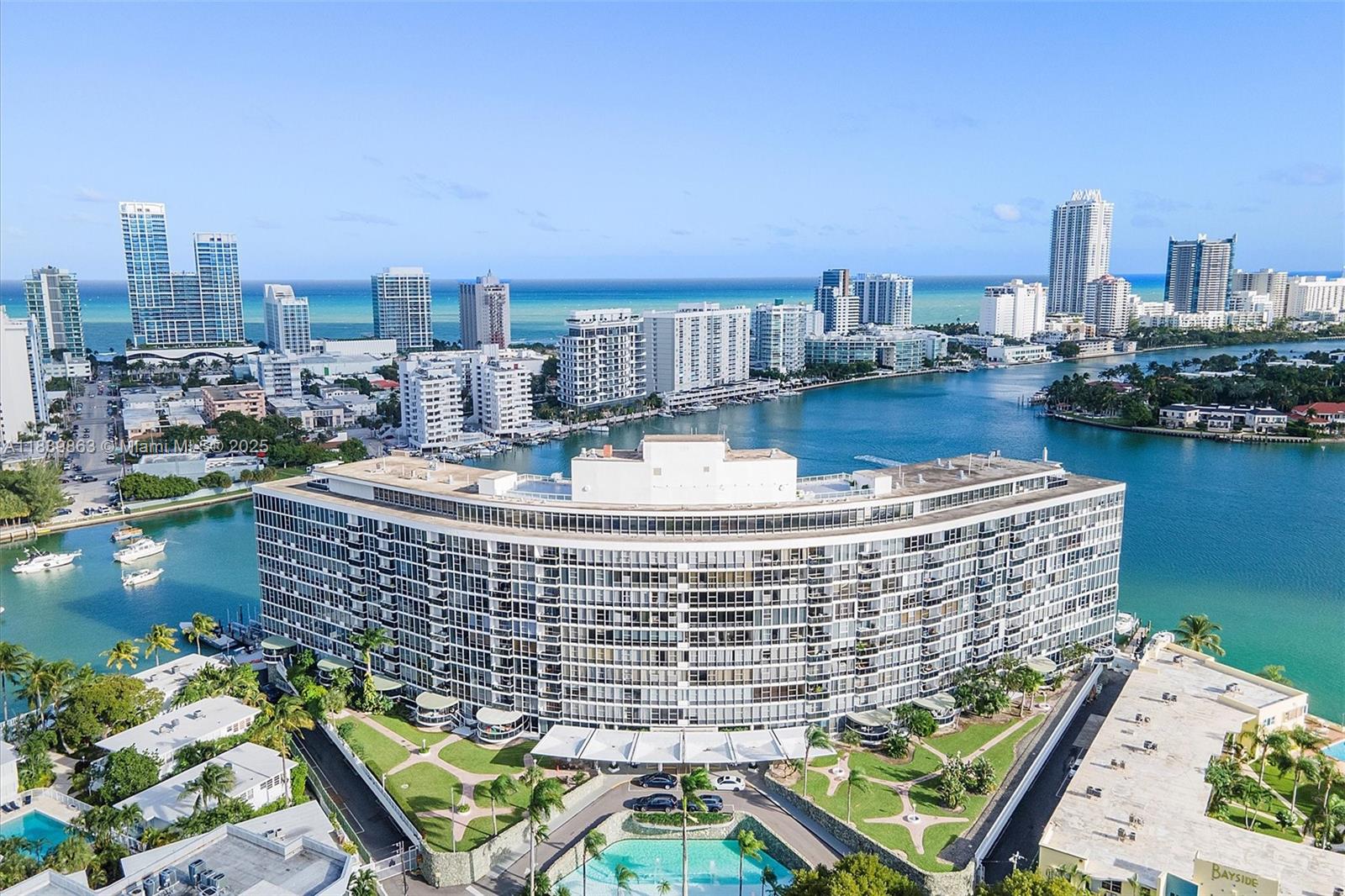 KING COLE CONDO - Residential