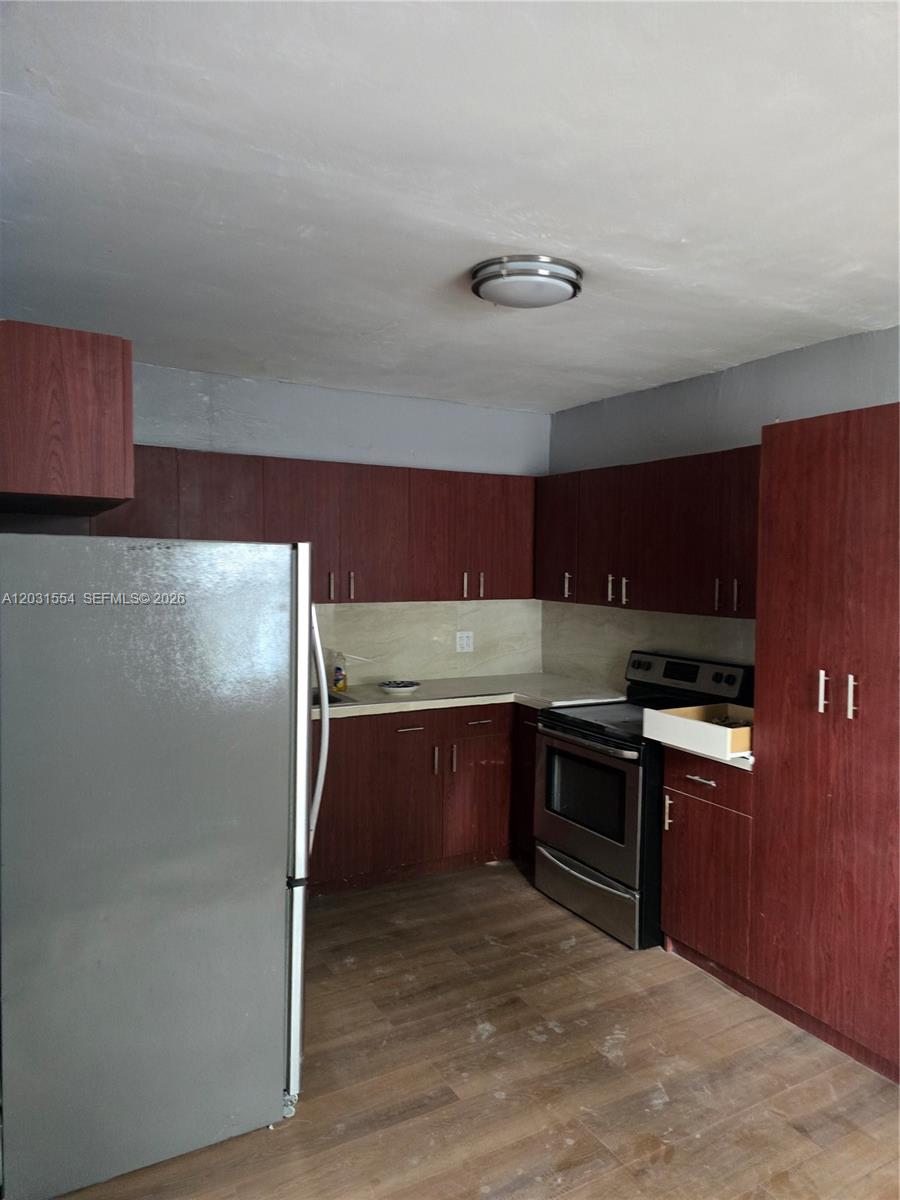 EIGHT AVE MANORS PLAT - Residential Lease