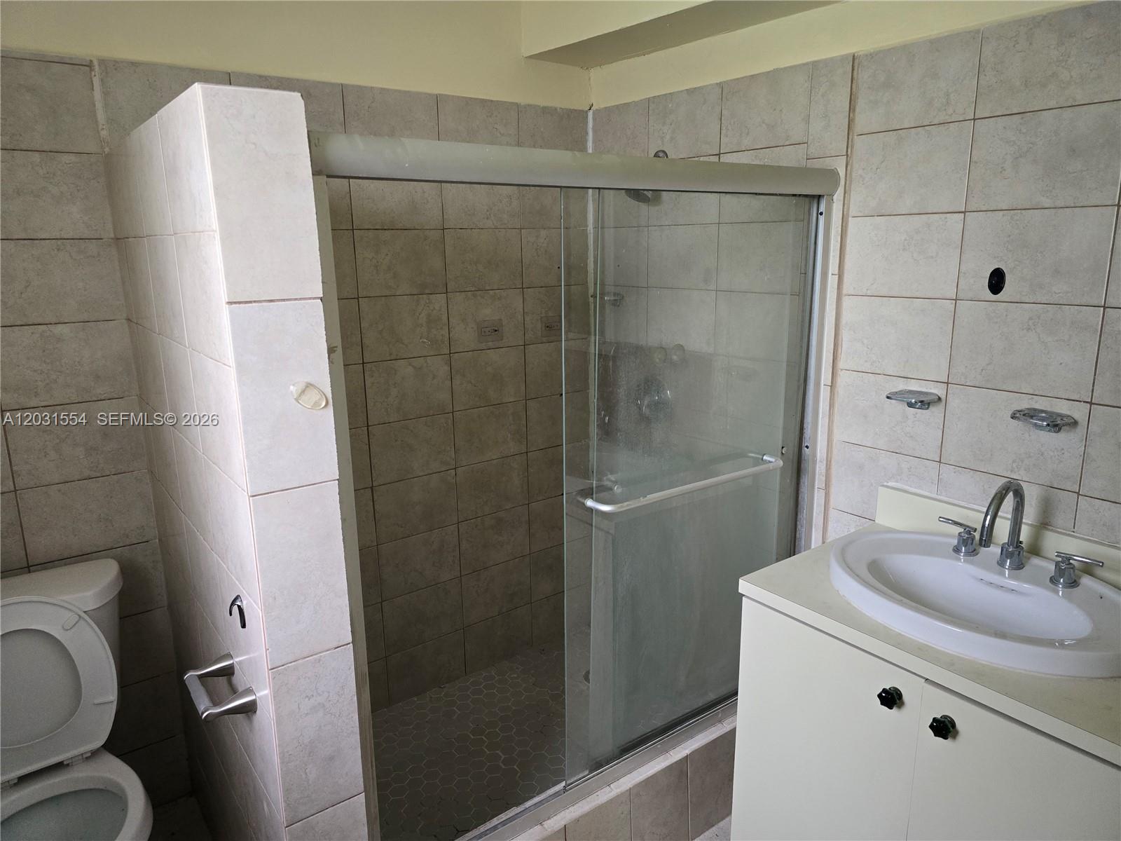 3/2 in North Miami with tile floor throughout the unit. Tenant pays for electricity and water only. Rent includes trash pick pick up, maintenance, and pest control. Tenant pays for first, last month, and security deposit.