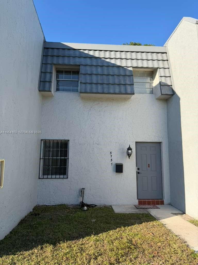 Beautifully remodeled 2-bedroom, 1.5-bath condo available for rent. The first floor features a spacious living and dining area, an updated kitchen, a convenient powder room, and a dedicated laundry room with washer and dryer. Upstairs, you’ll find two comfortable bedrooms and a full bathroom.

Enjoy a large open courtyard in the back with a private patio — perfect for relaxing or entertaining. Located in a quiet community in the heart of 441, with shopping, dining, and everyday conveniences just minutes away.